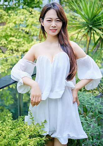 Most gorgeous profiles: beautiful Asian Member Xiaoye